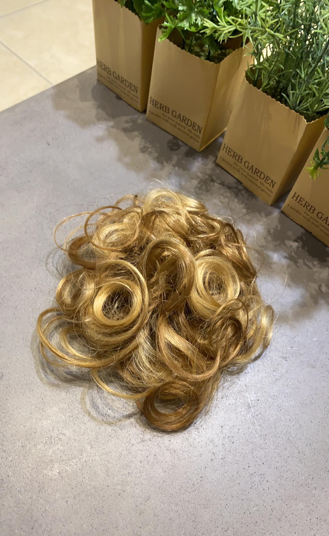 Victoria human hair scrunchie in caramel blonde highlights – 100% human hair | Salon Gold Hair